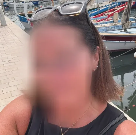 Chiara, 32