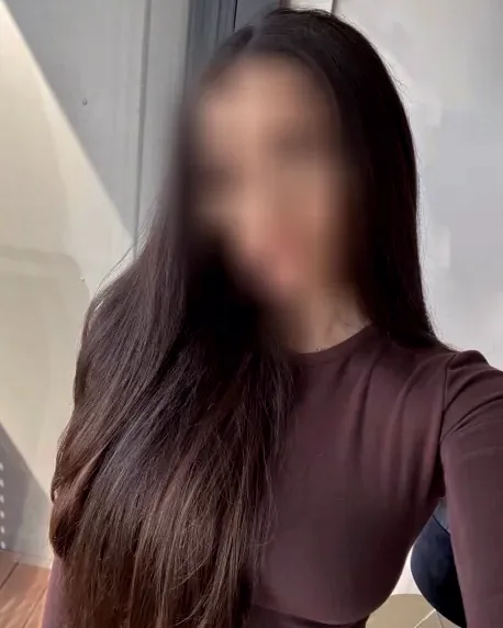 Chiara, 24