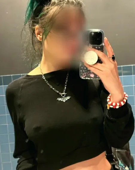 Denise, 28
