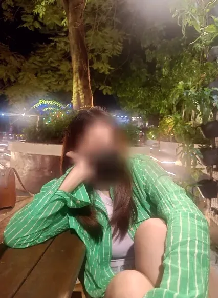 Emily, 28