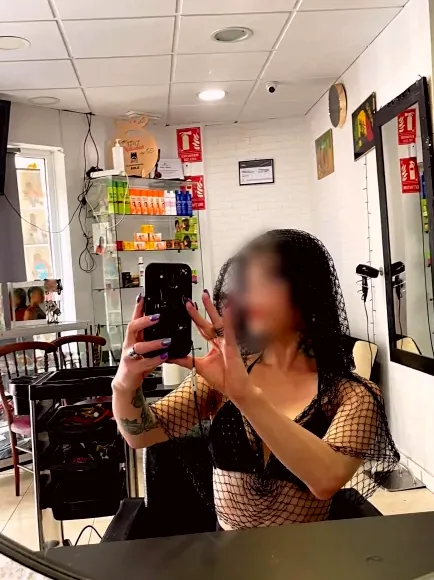 Fiona, 33