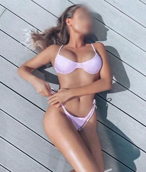 Julia, 35