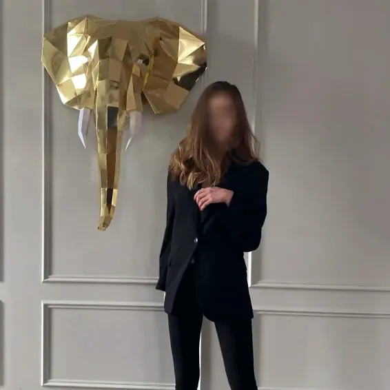 Leonie, 33