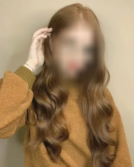 Mia, 24