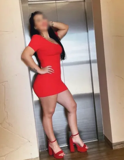 Sarah, 32